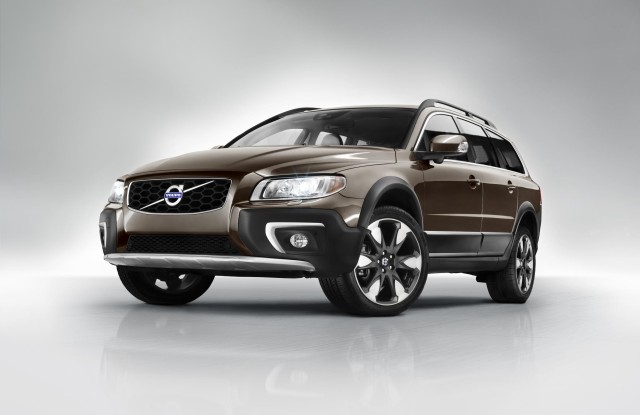 Volvo XC70 2013-1.jpg